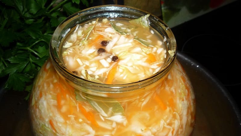 Resipi untuk sauerkraut yang lazat dalam balang 3 liter untuk musim sejuk dan cadangan untuk menyimpan makanan ringan