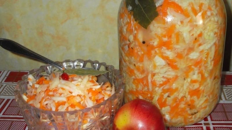 Resipi untuk sauerkraut yang lazat dalam balang 3 liter untuk musim sejuk dan cadangan untuk menyimpan makanan ringan