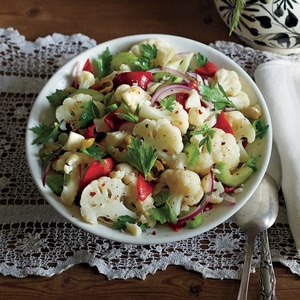 Paano maghanda ng Korean cauliflower para sa taglamig: isang klasikong recipe at mga pagkakaiba-iba nito