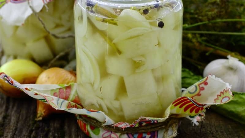 Deliciosas preparaciones de bricolaje: recetas para preparar repollo colinabo para el invierno