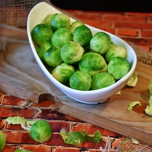 Bewährte Möglichkeiten, Rosenkohl für den Winter frisch, gefroren und in Dosen aufzubewahren