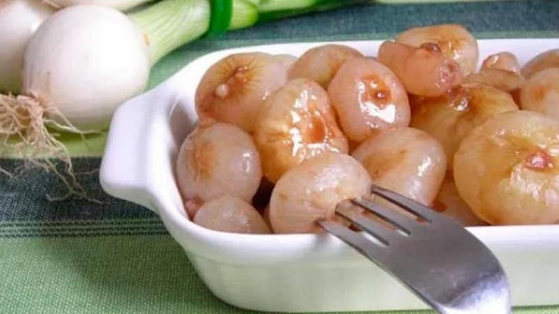 Como cozinhar cebolas corretamente e quanto: um guia para cozinheiros iniciantes