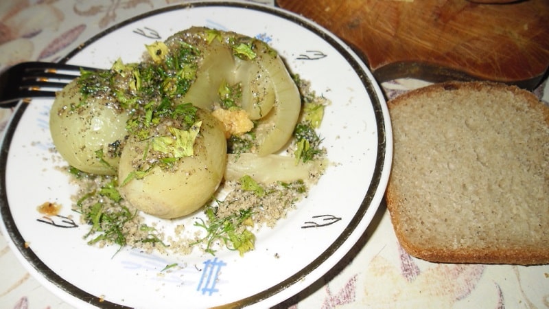 Como cozinhar cebolas corretamente e quanto: um guia para cozinheiros iniciantes