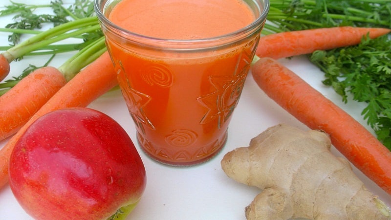 Come preparare un delizioso e salutare succo di carota e mela