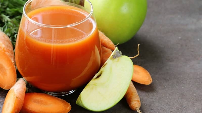 Paano gumawa ng masarap at malusog na carrot-apple juice