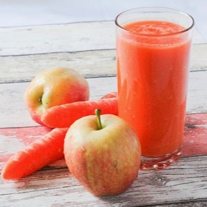 Come preparare un delizioso e salutare succo di carota e mela