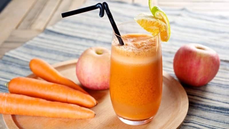 Come preparare un delizioso e salutare succo di carota e mela