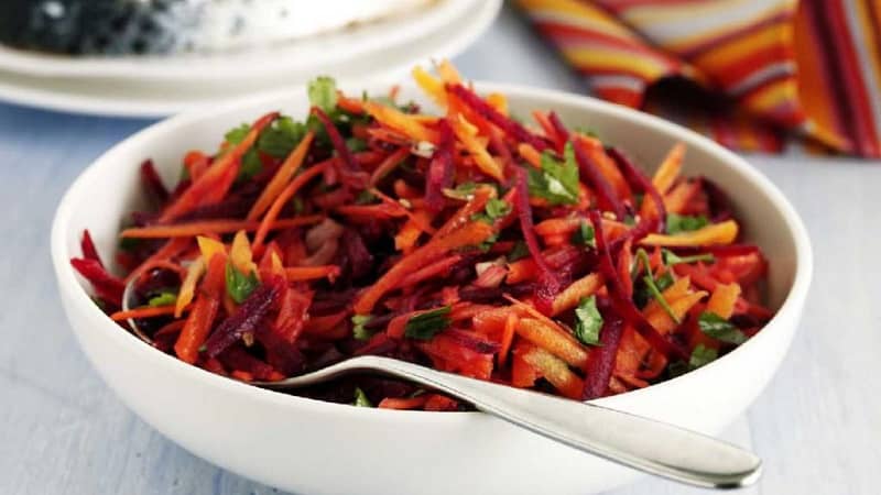 Calories, vitamins and nutritional value of fresh and cooked carrots