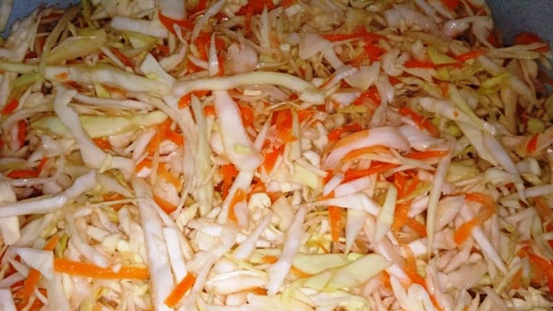 Sehr leckeres und einfaches Sauerkraut nach dem Rezept meiner Großmutter, das früher verwendet wurde