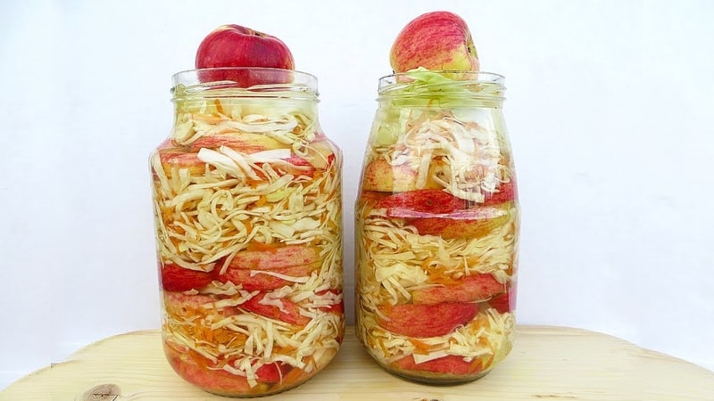 Leckere Rezepte für Sauerkraut im Glas mit Äpfeln für den Winter, die sofort gegessen werden