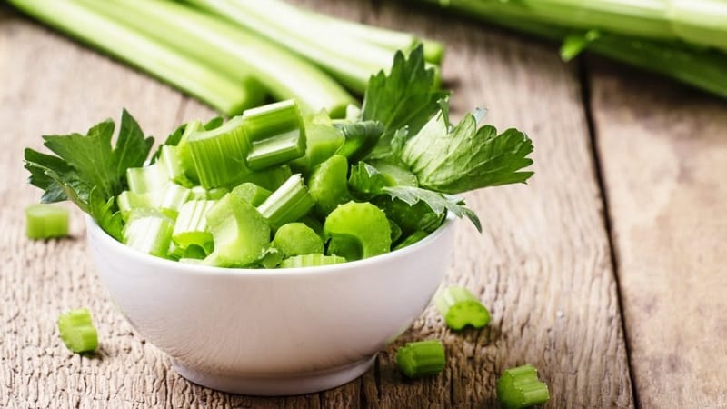 Ang Hindi Kapani-paniwalang Mga Benepisyo ng Celery para sa Mga Lalaki