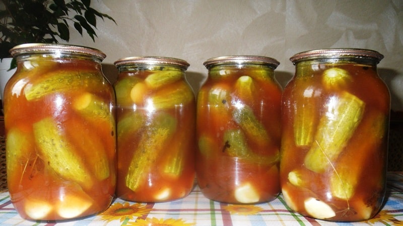 A simple way to prepare cucumbers with chili ketchup without sterilization