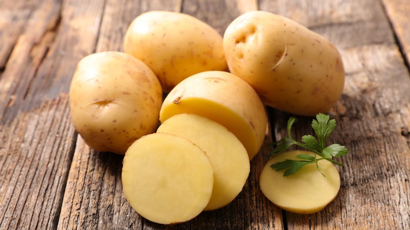 We deal with the questions of why a child eats raw potatoes and whether it is harmful