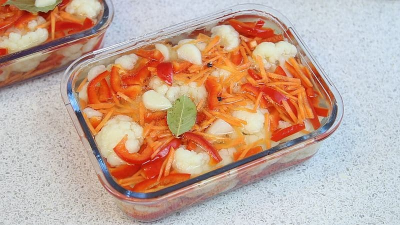 Una selección de las recetas de ensalada de coliflor más deliciosas para el invierno en frascos, que se comen al instante