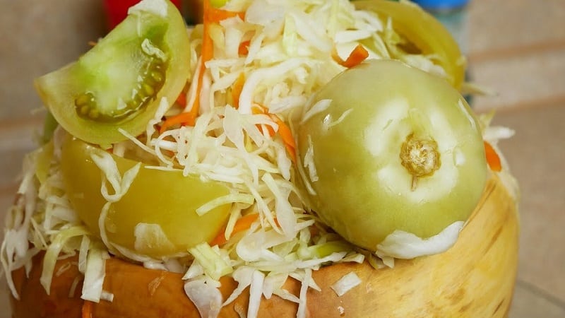 We prepare sauerkraut under an iron lid according to the best recipes