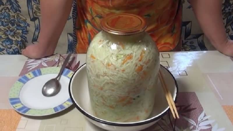 We prepare sauerkraut under an iron lid according to the best recipes