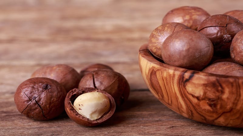 What are the benefits and harms of macadamia nuts for women: composition, application, reviews