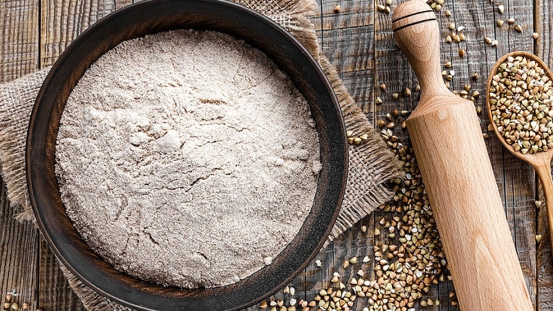 What are the benefits of green buckwheat flour and how to use it correctly