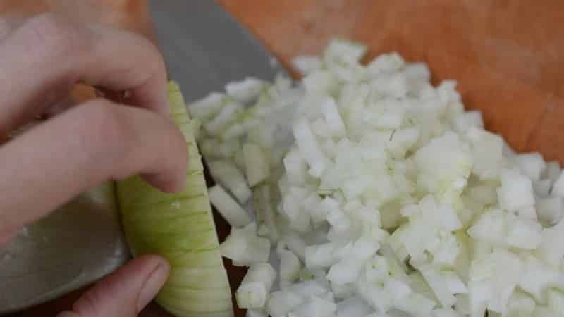 How to properly cut onions into cubes, rings and strips