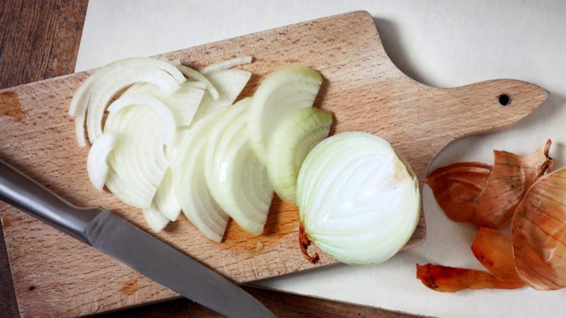 How to properly cut onions into cubes, rings and strips