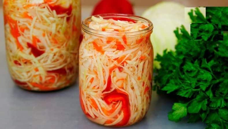 Simple at masarap na mga recipe para sa paggawa ng sauerkraut na may suka