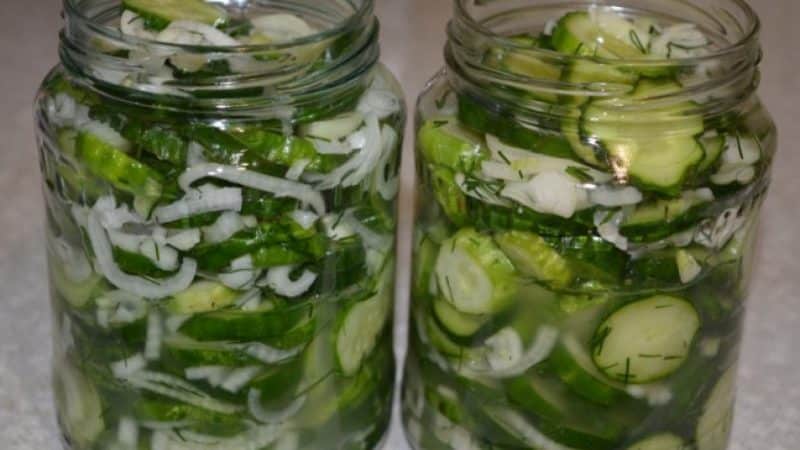 Cómo preparar pepinos Nizhyn para el invierno: recetas de ensaladas según GOST y otras opciones de cocción