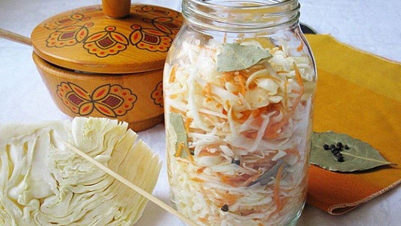 The simplest and most delicious recipes for salted crispy cabbage in brine for the winter