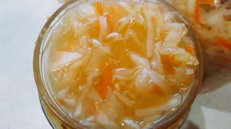 Ano ang mga benepisyo ng sauerkraut juice para sa mukha at kung paano maghanda ng iba't ibang mga maskara dito?