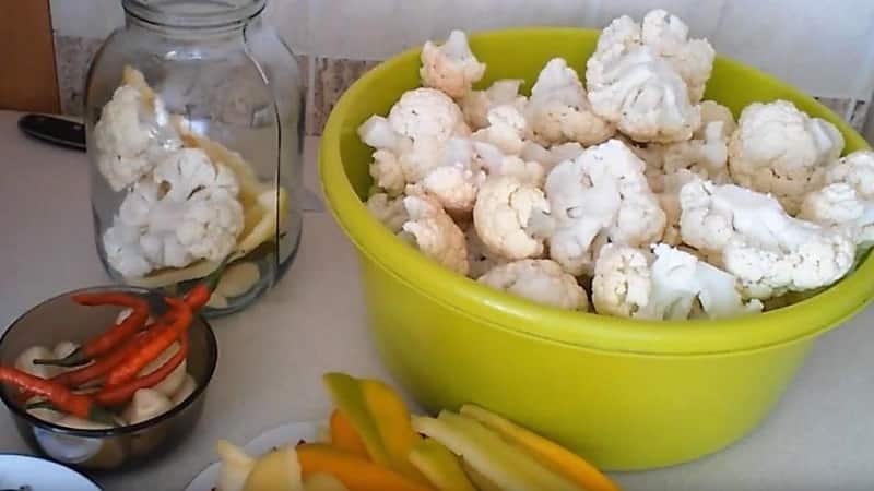 Cauliflower para sa taglamig - dilaan mo ang iyong mga daliri (mga recipe ng pag-aatsara at pag-aatsara)