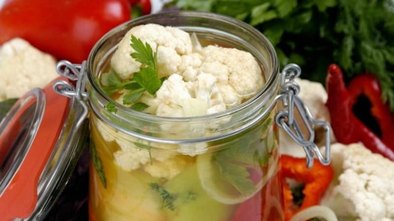 Cauliflower para sa taglamig: simpleng mga recipe para sa paghahanda ng masarap na paghahanda nang walang isterilisasyon