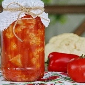 Paano maghanda ng cauliflower sa tomato juice para sa taglamig: mga recipe