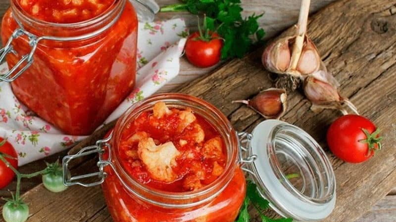 Cara menyediakan kembang kol dalam jus tomato untuk musim sejuk: resipi