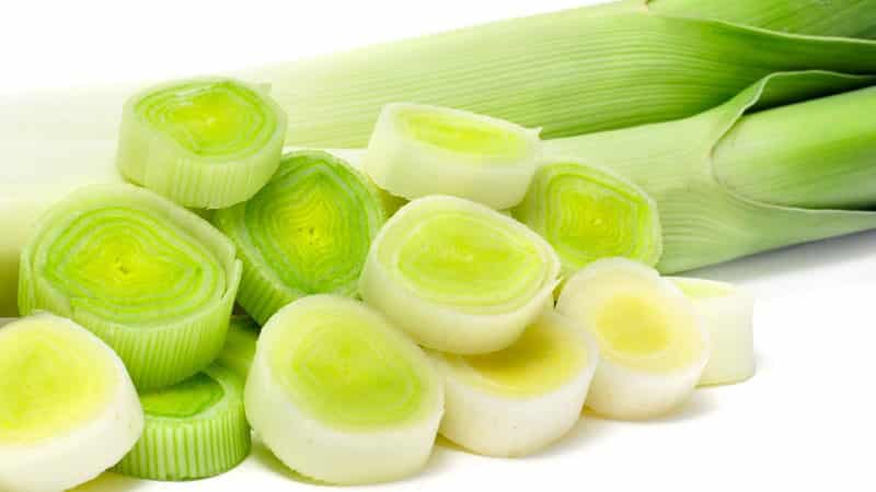 Paano maayos na i-freeze ang mga leeks para sa taglamig at magagawa ba ito sa bahay?