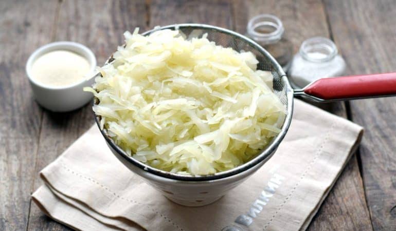 Chemische samenstelling en caloriegehalte van gekookte kool, regels voor de bereiding ervan