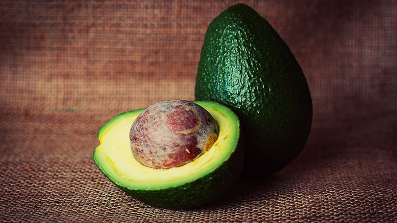 Come conservare correttamente gli avocado a casa in modo che non si rovinino