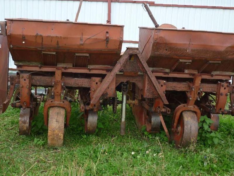 Herziening van het model van gedragen aardappelpootmachine SN 4B