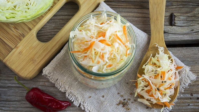 Recepten voor het snel koken van licht gezouten en zuurkool in 1 dag en 2 uur