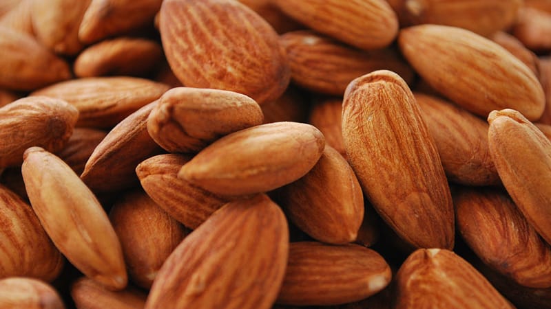 Is it possible to eat almonds on a weight loss diet?