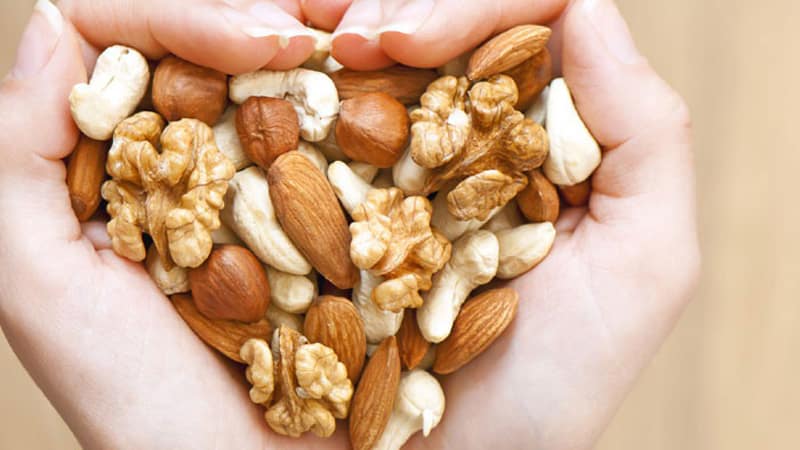 Do nuts help with weight loss?