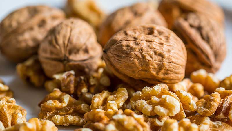 Makan walnut untuk penurunan berat badan: adakah mungkin untuk makan dan dalam kuantiti berapa?