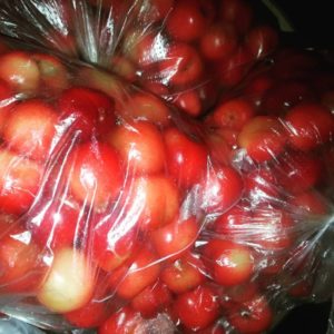 Mga rekomendasyon sa kung paano mag-imbak ng sariwa at naprosesong mga cherry sa bahay