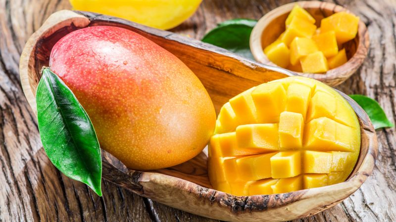 ¿Cuál es el contenido calórico del mango y cuáles son sus beneficios y perjuicios?