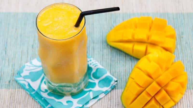 Qual è il contenuto calorico del mango e quali sono i suoi benefici e danni?