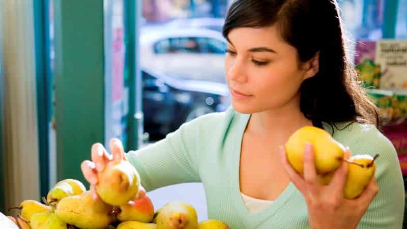 Kebaikan dan kemudaratan buah pir untuk wanita