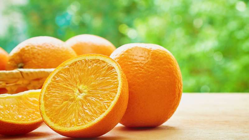 Combien de calories contient une orange et peut-on la manger tout en perdant du poids ?