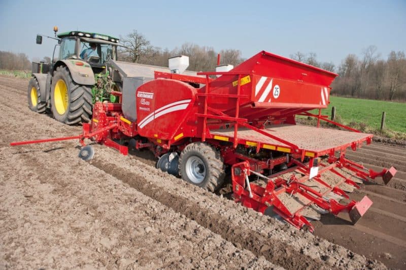 Machines for cultivating potatoes - features of agricultural machinery