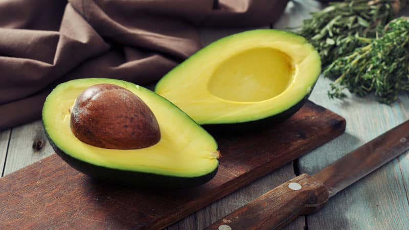 Gli incredibili benefici dell'avocado per le donne: mito o realtà?