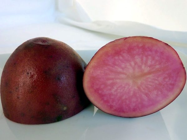 Di cosa sono timide le patate: perché diventano rosa quando vengono sbucciate?