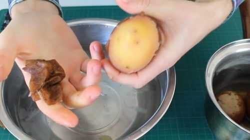 Di cosa sono timide le patate: perché diventano rosa quando vengono sbucciate?