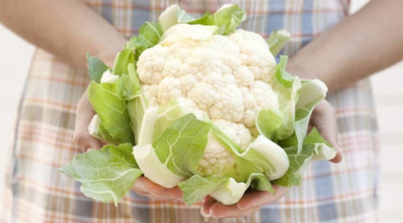 Est-il possible de manger du chou-fleur cru et pour qui est-il contre-indiqué ?